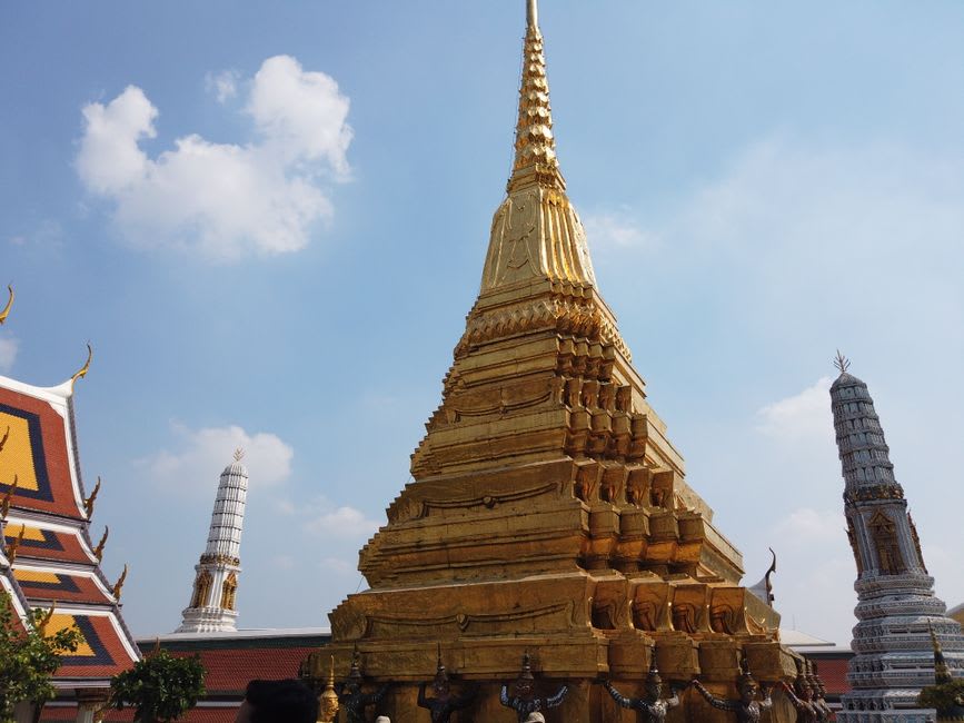 Golden chedi of Wat Phra That Cho Hae glowing in afternoon light