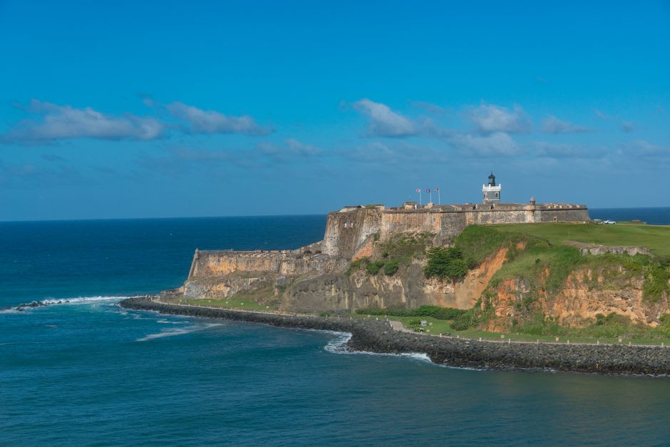 El faro de Moule à Chique con vista al punto donde se encuentran el mar Atlántico y el Caribe cerca de Vieux Fort
