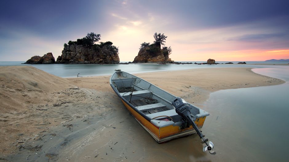 Pierre and Lia's boat anchored near the small sandy beach of Kennedy Island