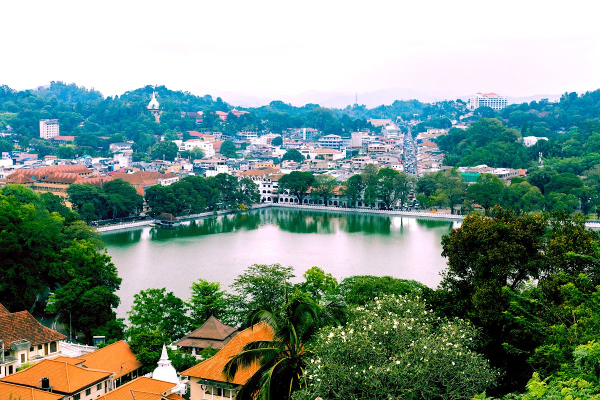 Panoramic view of Kandy Lake surrounded by tropical hills