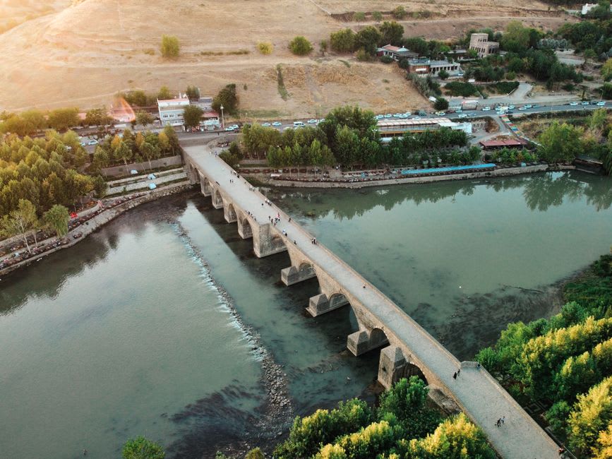A wide view of Diyarbakır's ancient basalt city walls following the curve of the Tigris River