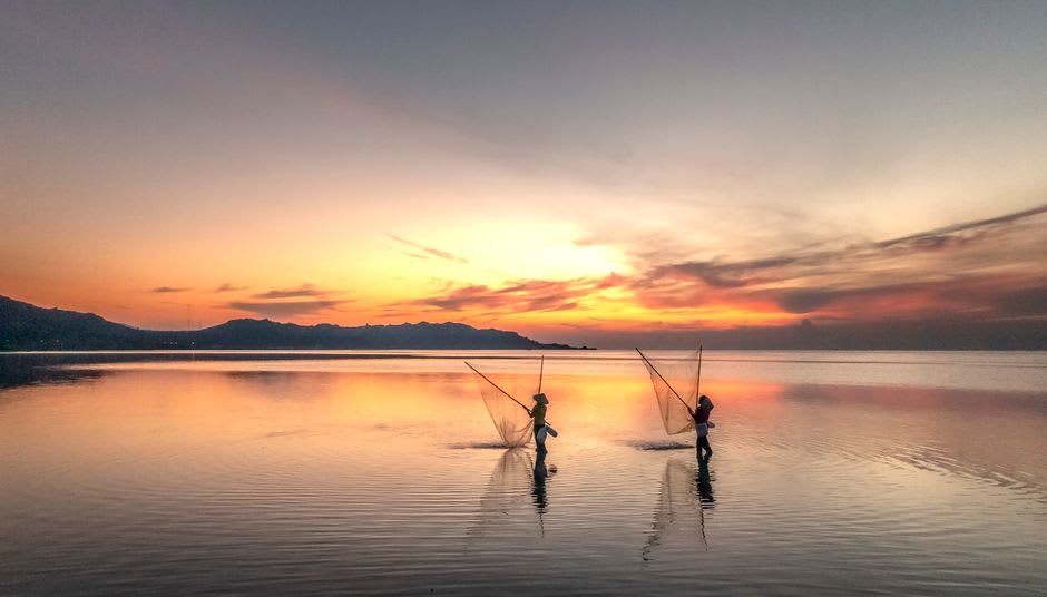 Fishermen hauling nets of silver pearl mullet from the shore of Lake Van during the spring spawning run