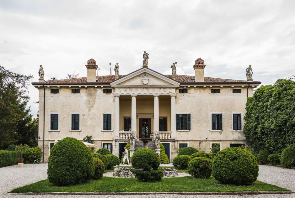 The Italianate facade of Magnolia Manor, a preserved 1869 mansion in Cairo, Illinois