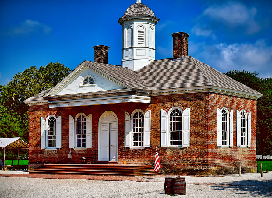 The 1732 New Castle Courthouse with its distinctive cupola on the town Green