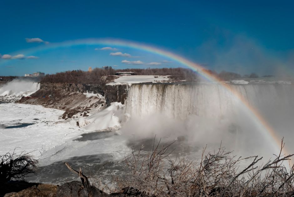 The brink of the Horseshoe Falls seen from Terrapin Point on Goat Island