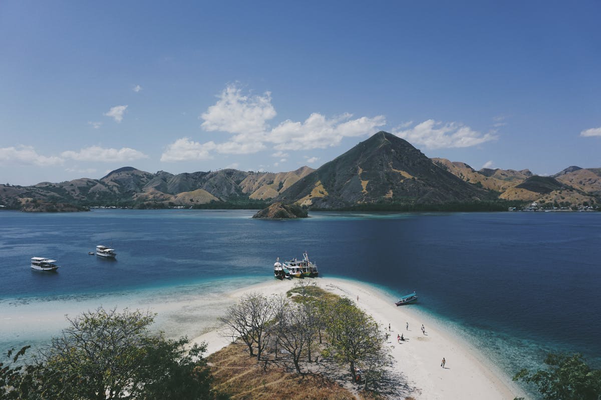 Pink sand beach and turquoise waters in Komodo National Park