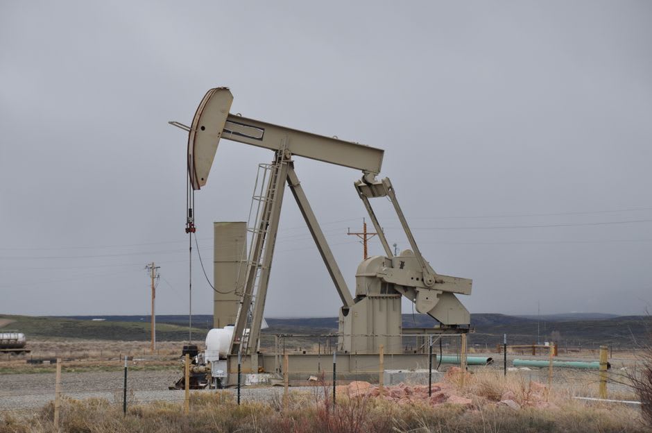 Le puits de pétrole n°1 au pied de Jebel Dukhan, le derrick historique marquant la première découverte commerciale de pétrole de Bahreïn