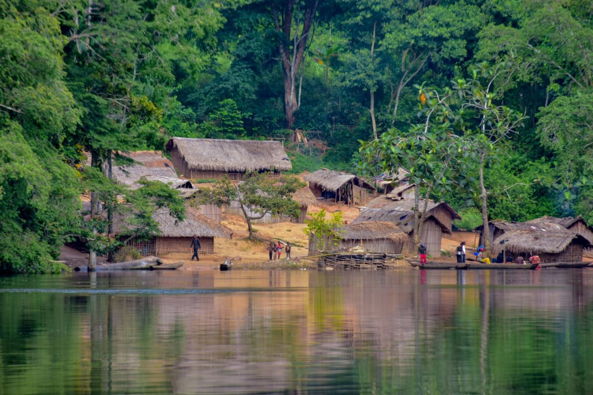 Fishermen mending nets on the pale sand banks of the Ouaka River at Bambari in the early morning light