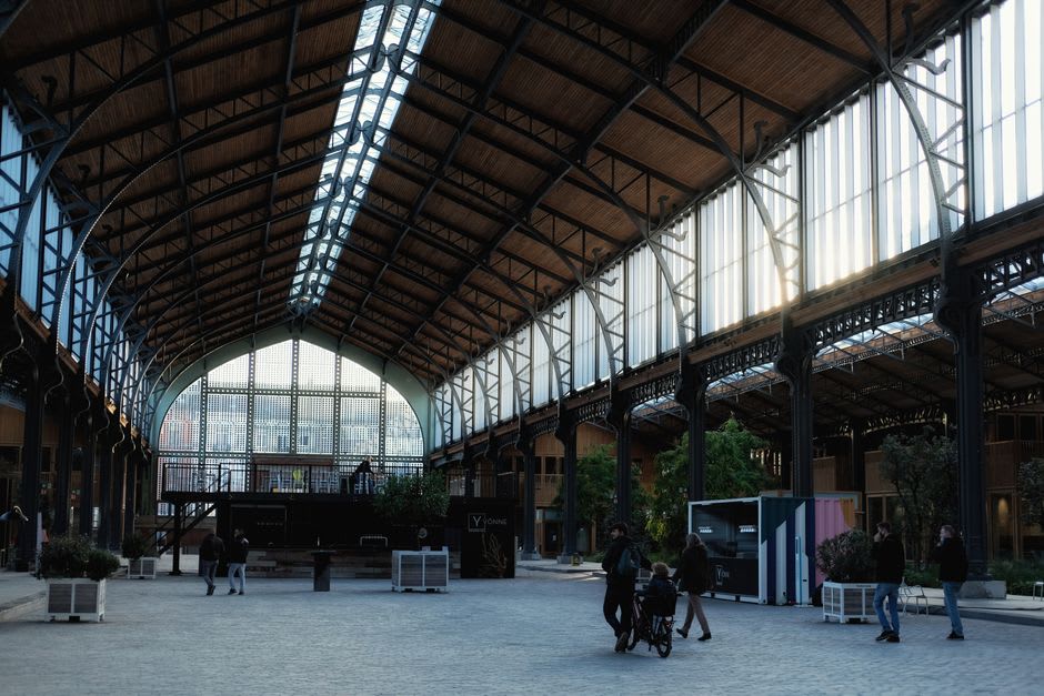 Le marché couvert des Halles en fer et verre du XIXe siècle, au centre de Dijon