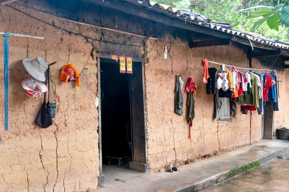 Un soleilho, la traditionnelle galerie de séchage sous l'avant-toit d'une maison de tanneur dans le vieux Figeac