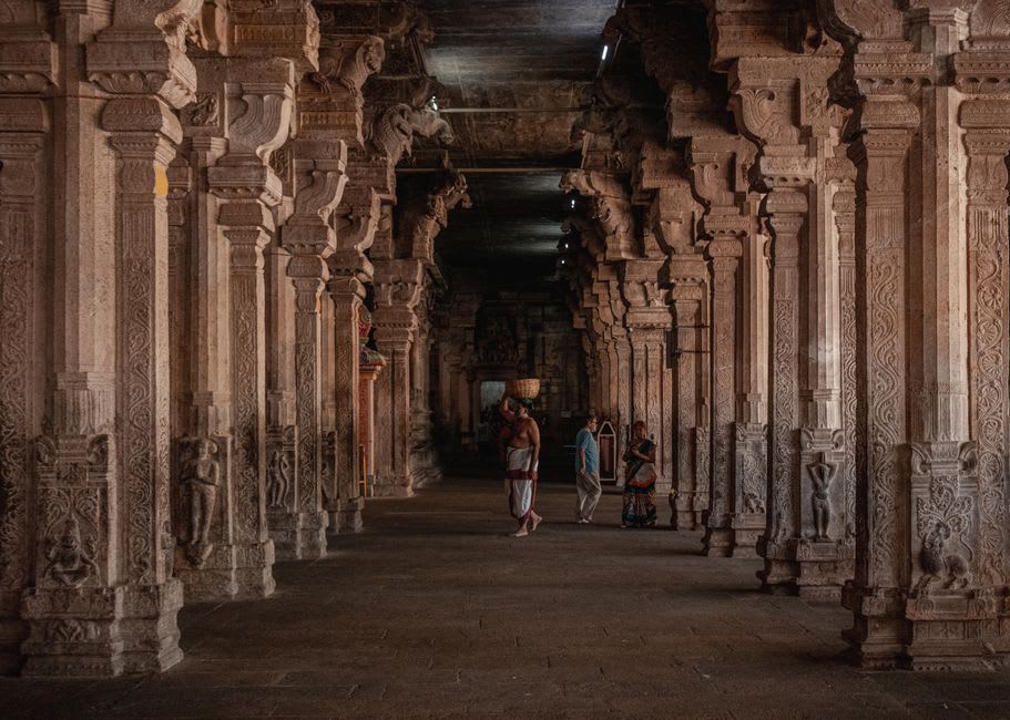 Thousand Pillar Hall of Meenakshi Amman Temple with intricately carved stone columns