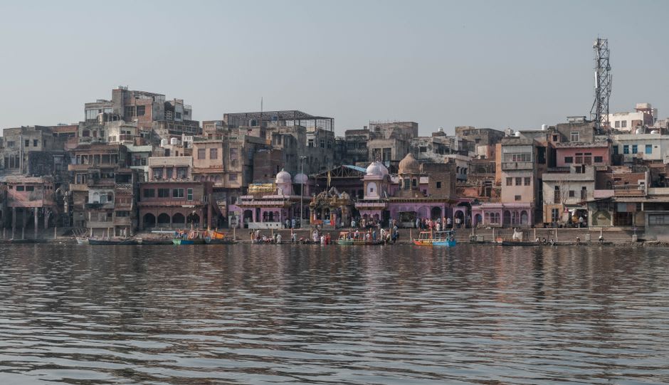 Boatmen and pilgrims gathered at Vishram Ghat on the Yamuna river during evening aarti