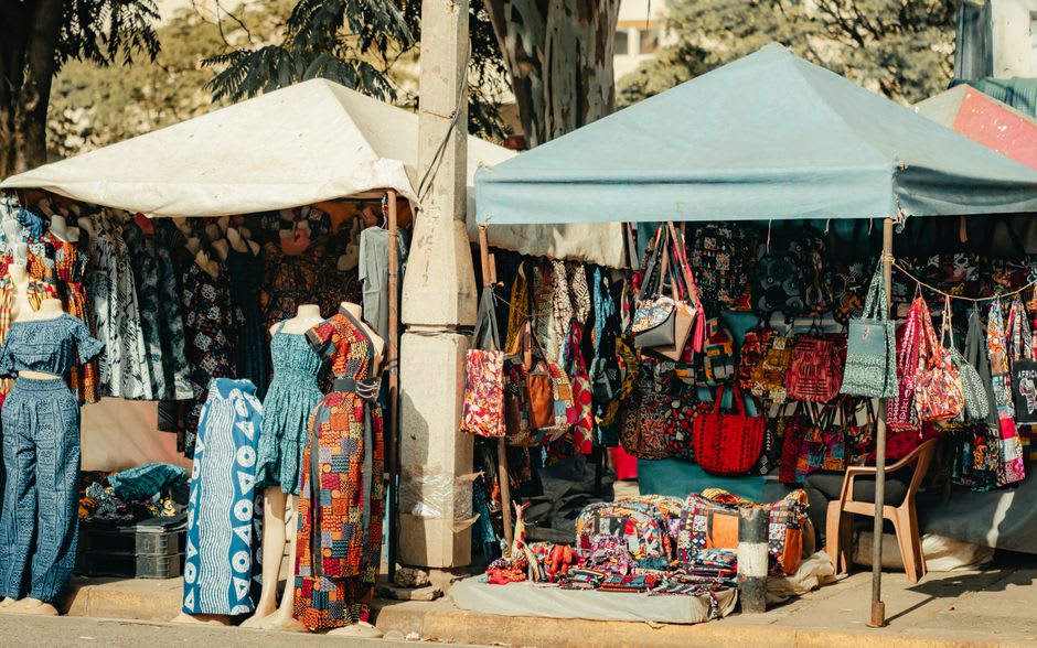 Colorful fabric stalls and crowds at the Bou Guèye market in Kaolack, Senegal
