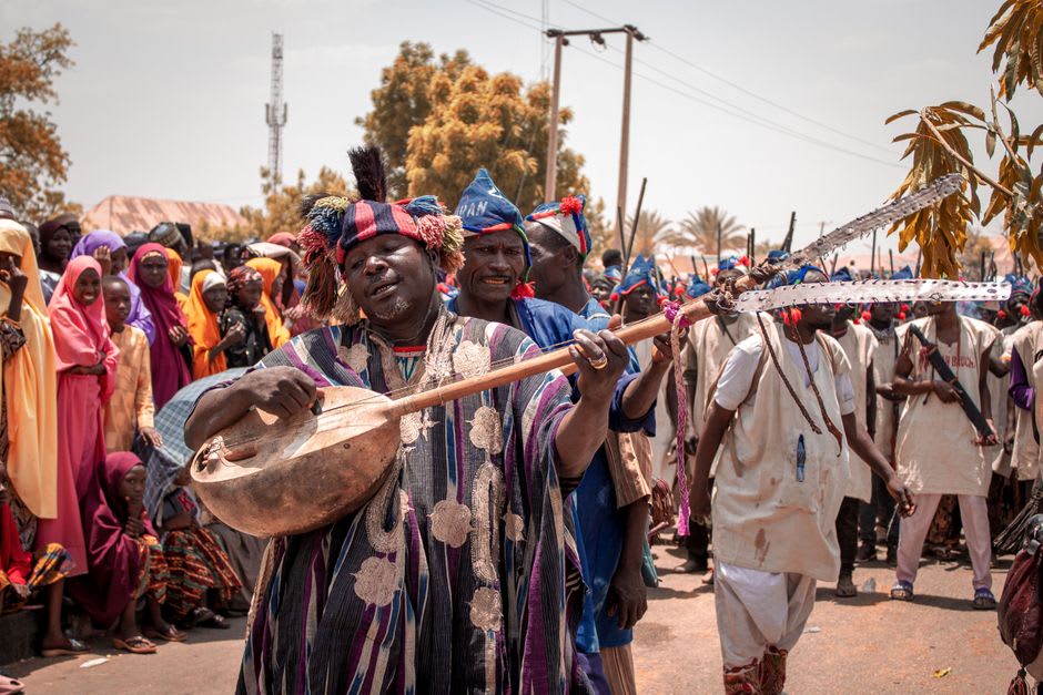 Des moines chantant pendant la messe au monastère de Keur Moussa près de Thiès, Sénégal
