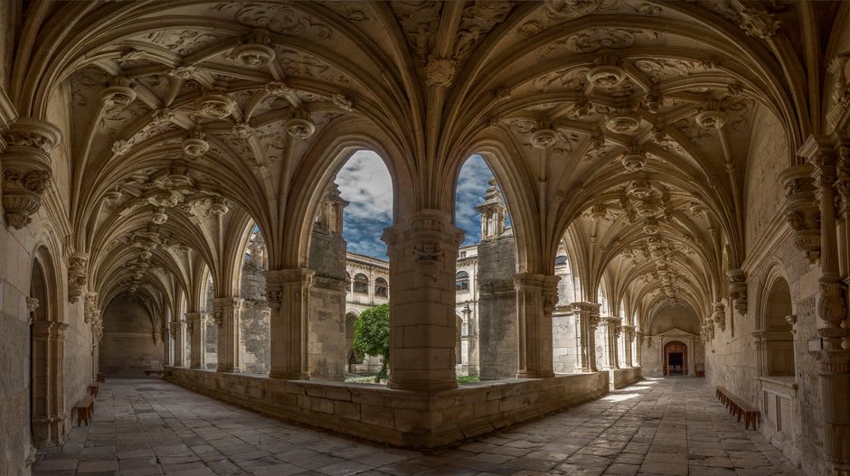 Claustro interior del Monasterio de la Encarnación donde Teresa de Ávila vivió como monja
