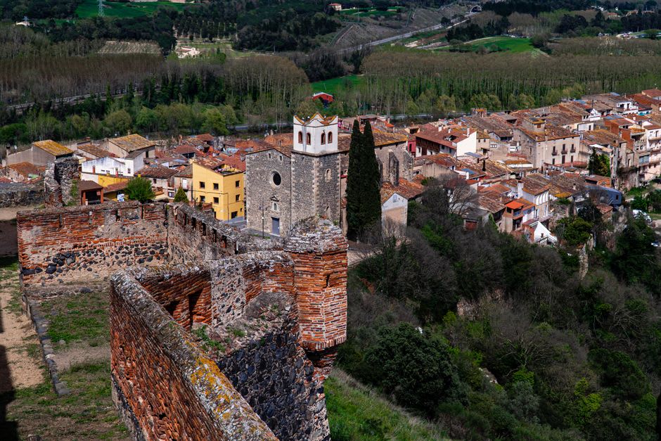 Vista sobre los tejados de Figueres desde las murallas del Castell de Sant Ferran