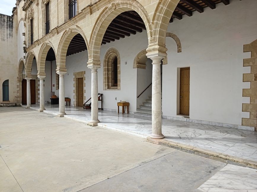 La cour Renaissance en marbre à l'intérieur du Castillo de los Duques de Feria à Zafra