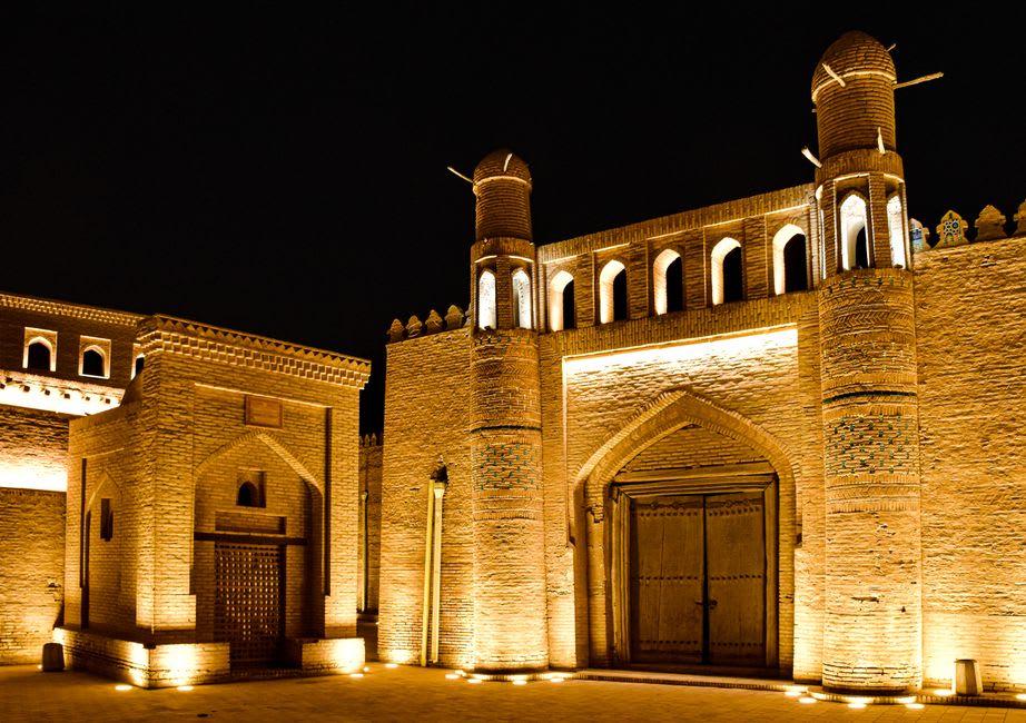 Twin mudbrick gate towers of Hisor Fortress framed by an archway