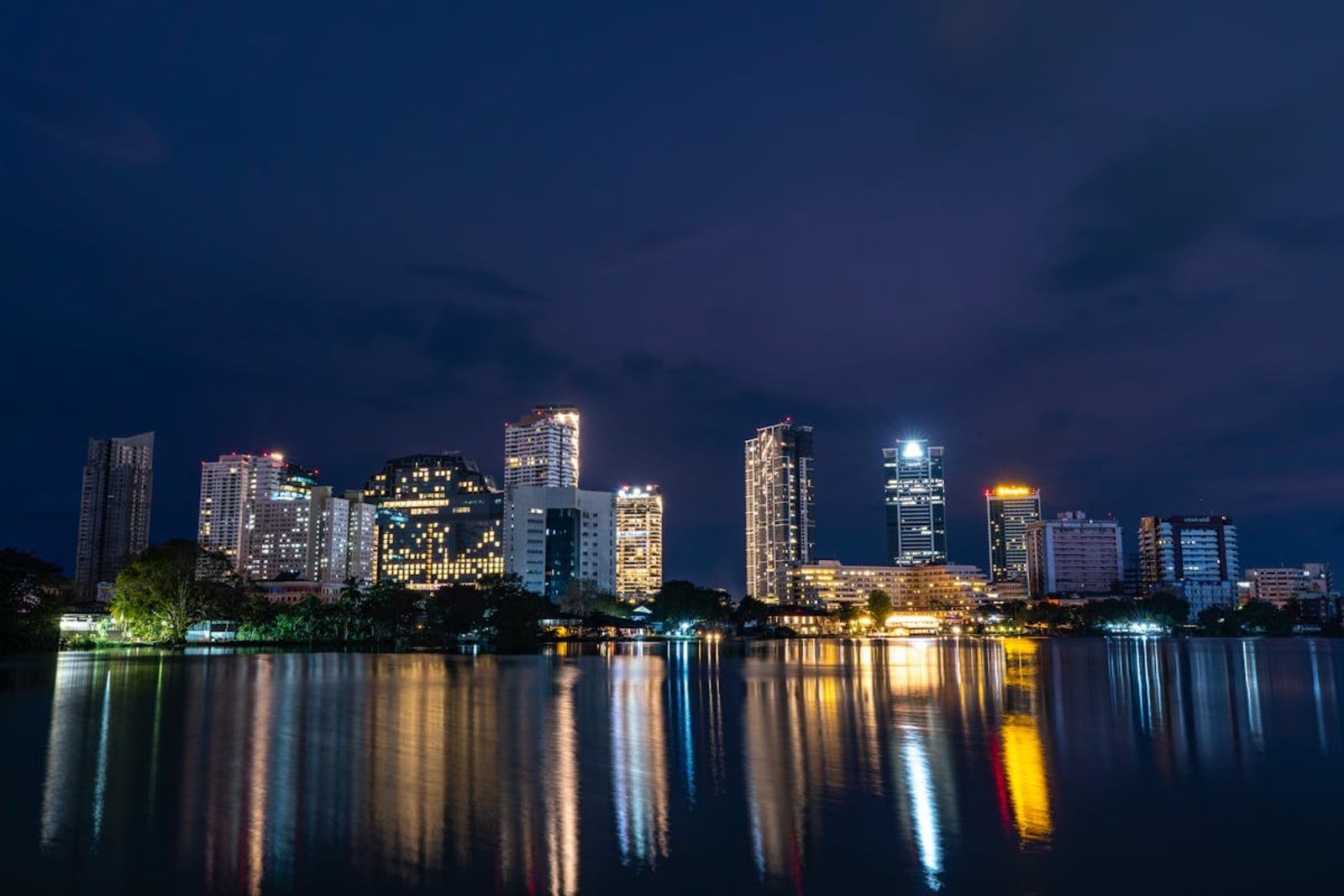 Sri Lanka travel guide featuring tea plantations and coastal photography