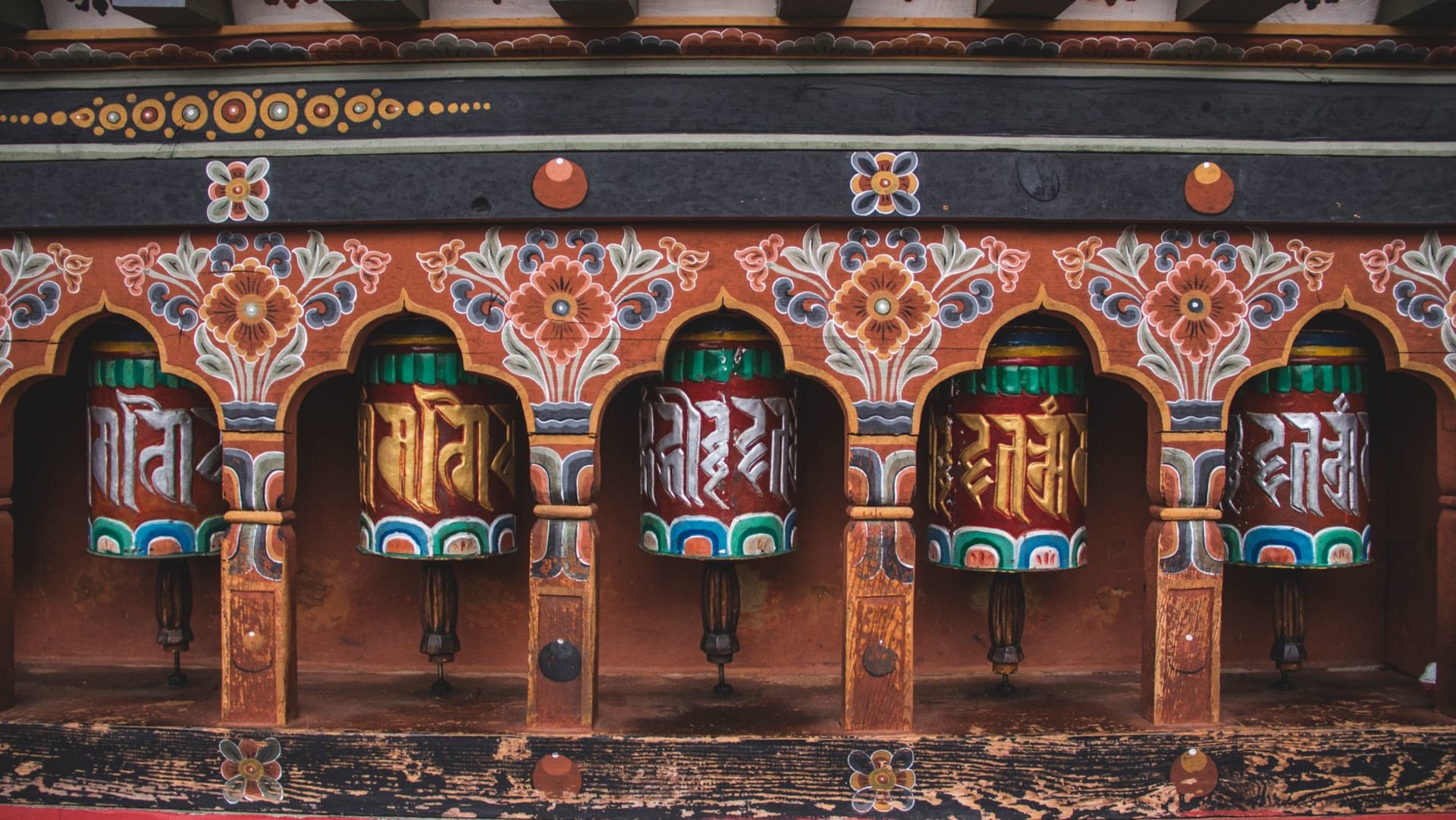 Lhuentse Dzong perched on a white rocky outcrop high above the Kuri Chhu river gorge in northern Bhutan