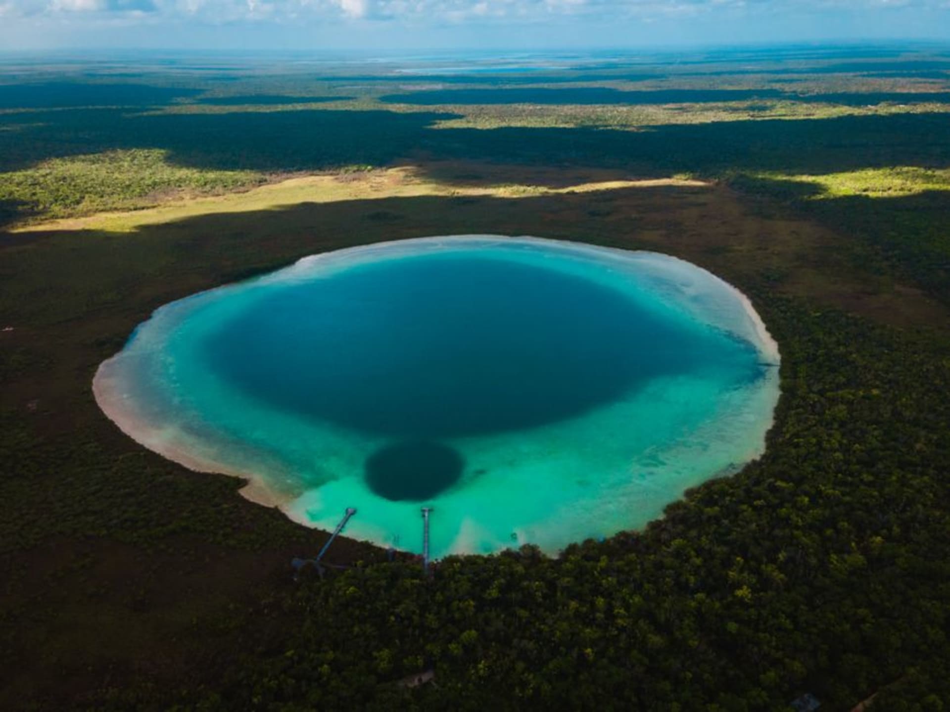 Dunas de arena naranja extendiéndose por el paisaje de sabana de Jalapão, Tocantins