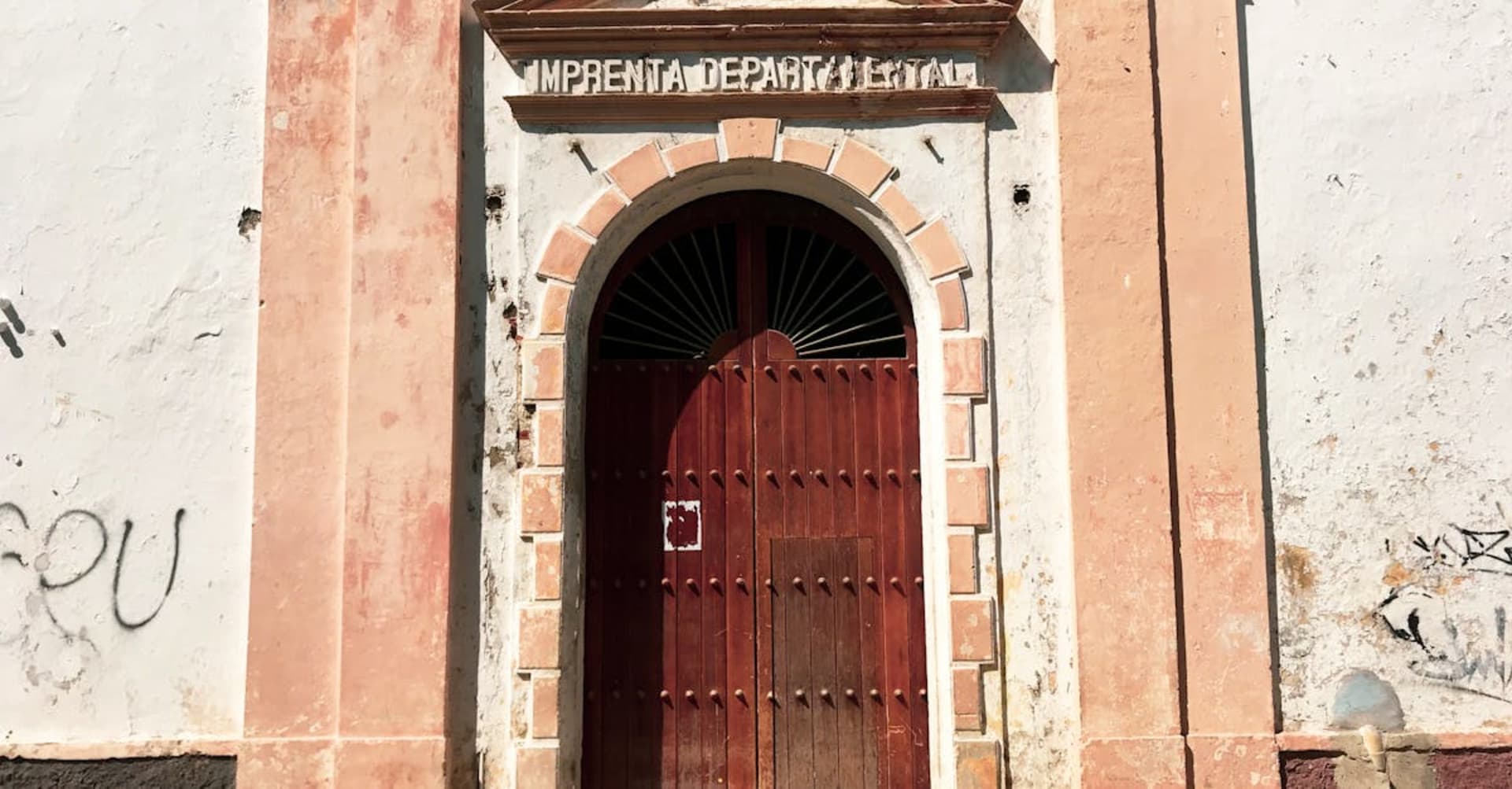 Colorful colonial buildings with wooden balconies in Cartagena Old Town