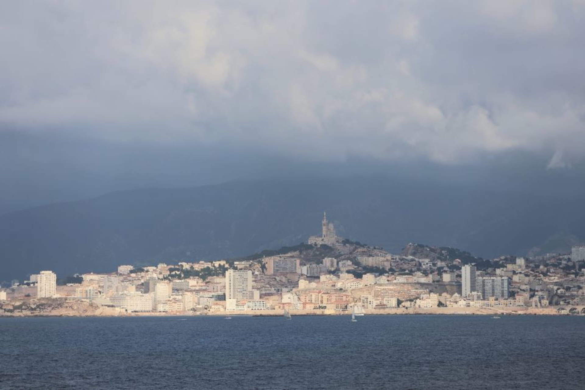 The turreted waterfront Château de la Napoule with the Mediterranean and Estérel hills behind it