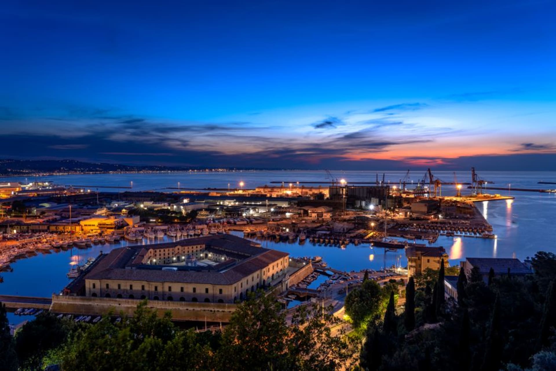 The Cattedrale di San Ciriaco crowning Ancona's Monte Guasco above the harbor
