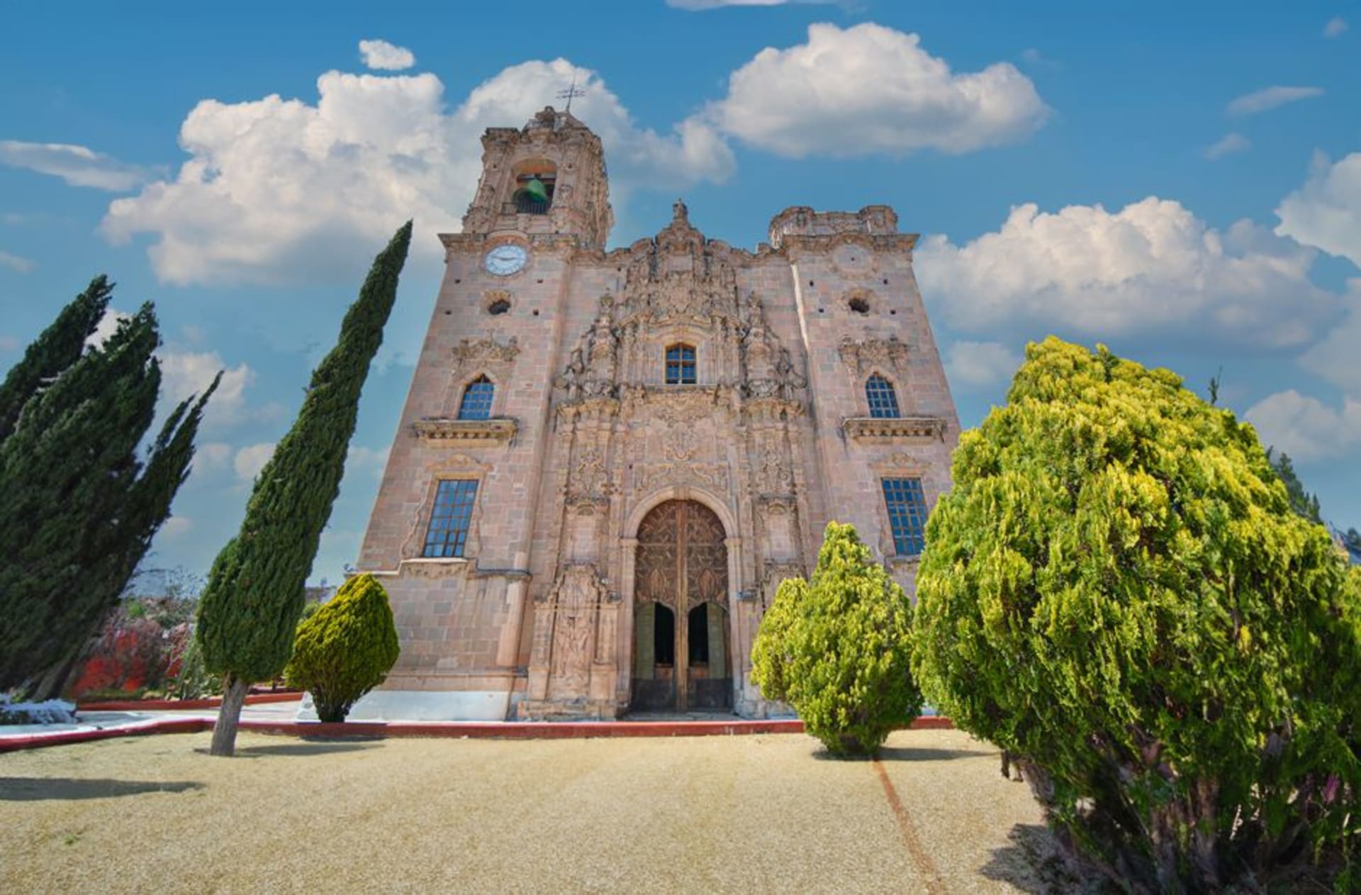 The ornate facade of the Templo de la Asunción overlooking Acámbaro's sun-washed jardín principal in the Guanajuato highlands