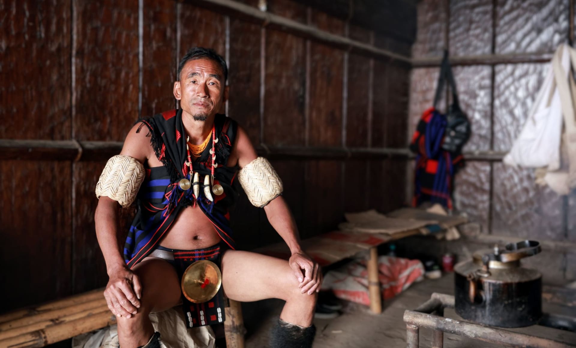 Vergers d'orangers ondulants sur les collines de Wokha au Nagaland avec le mont Tiyi visible dans la brume lointaine