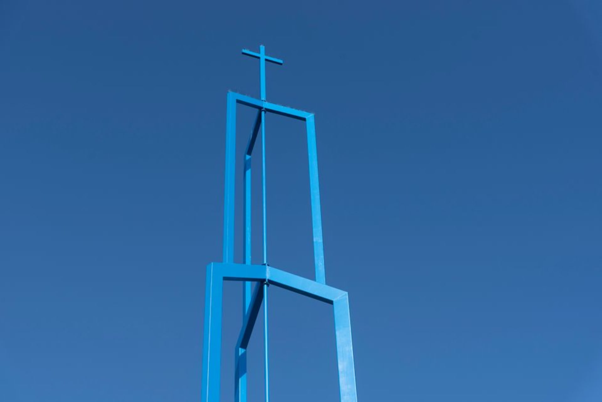 The 198-foot Cross at the Crossroads towering over farmland in Effingham, Illinois