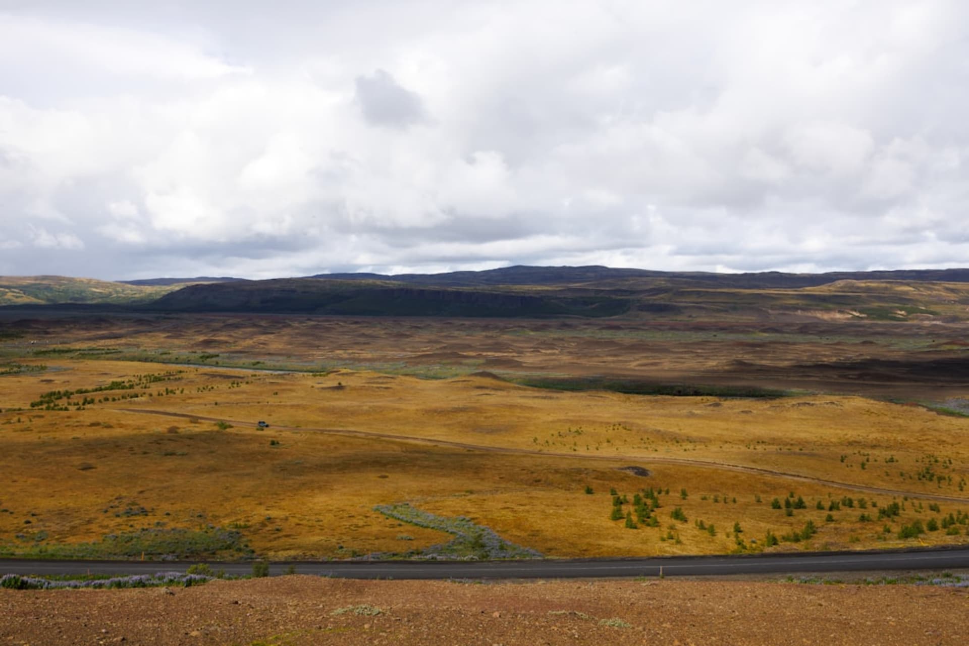 Badlands buttes and grassland near Watford City, North Dakota under a wide sky