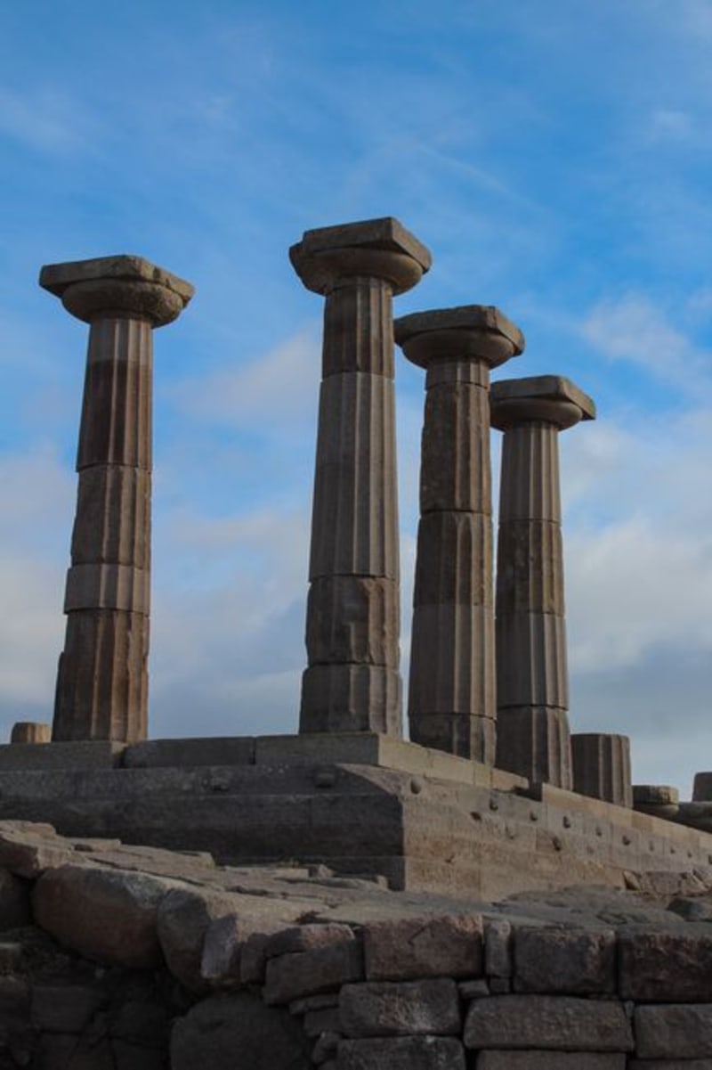 Assos