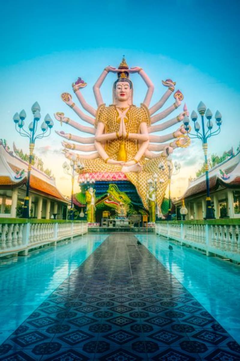 Wat Plai Laem