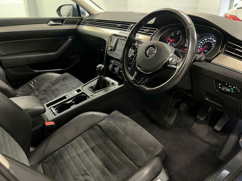 2015 Volkswagen Passat - Image 21
