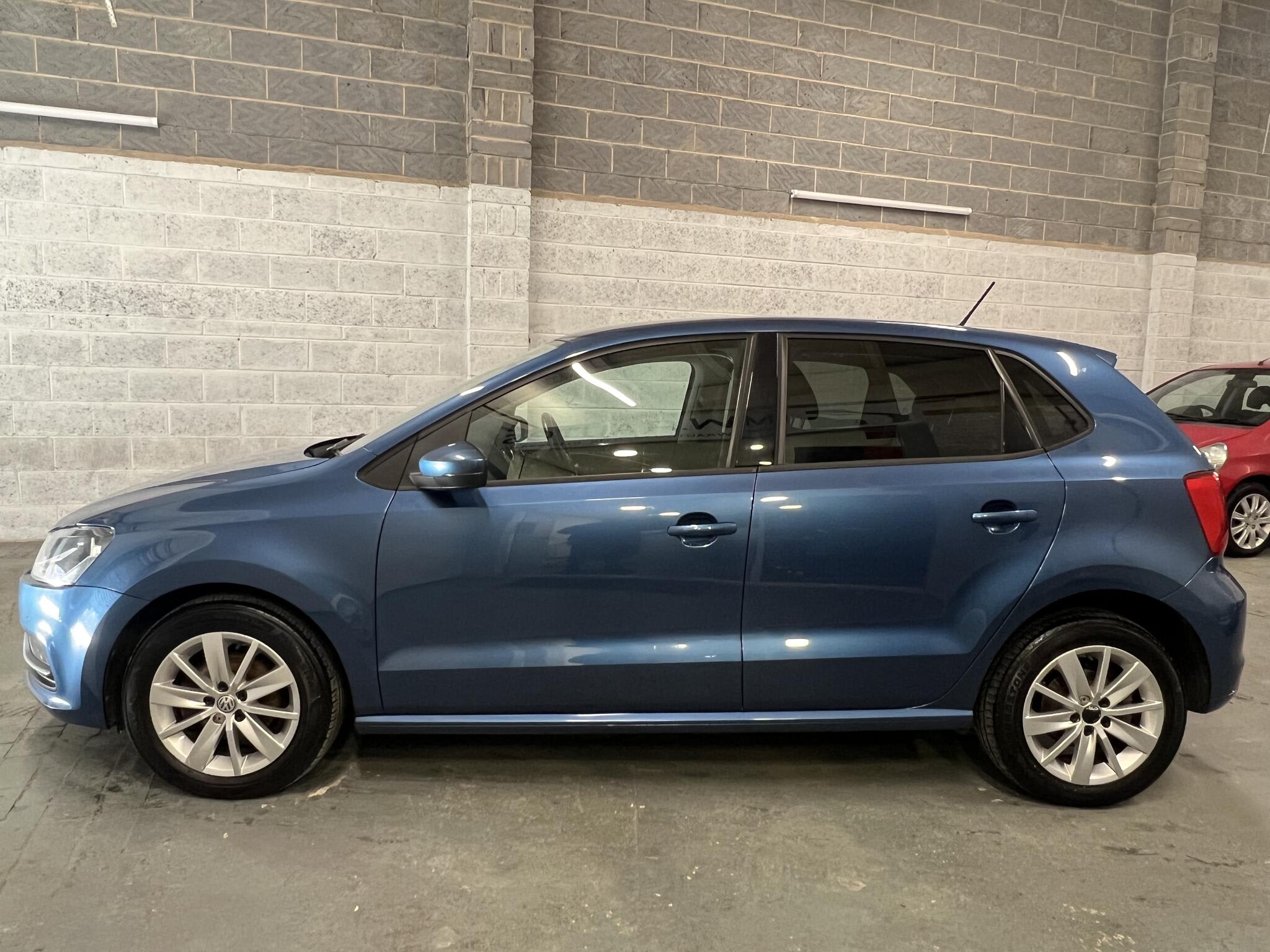 2015 Volkswagen Polo - Image 13