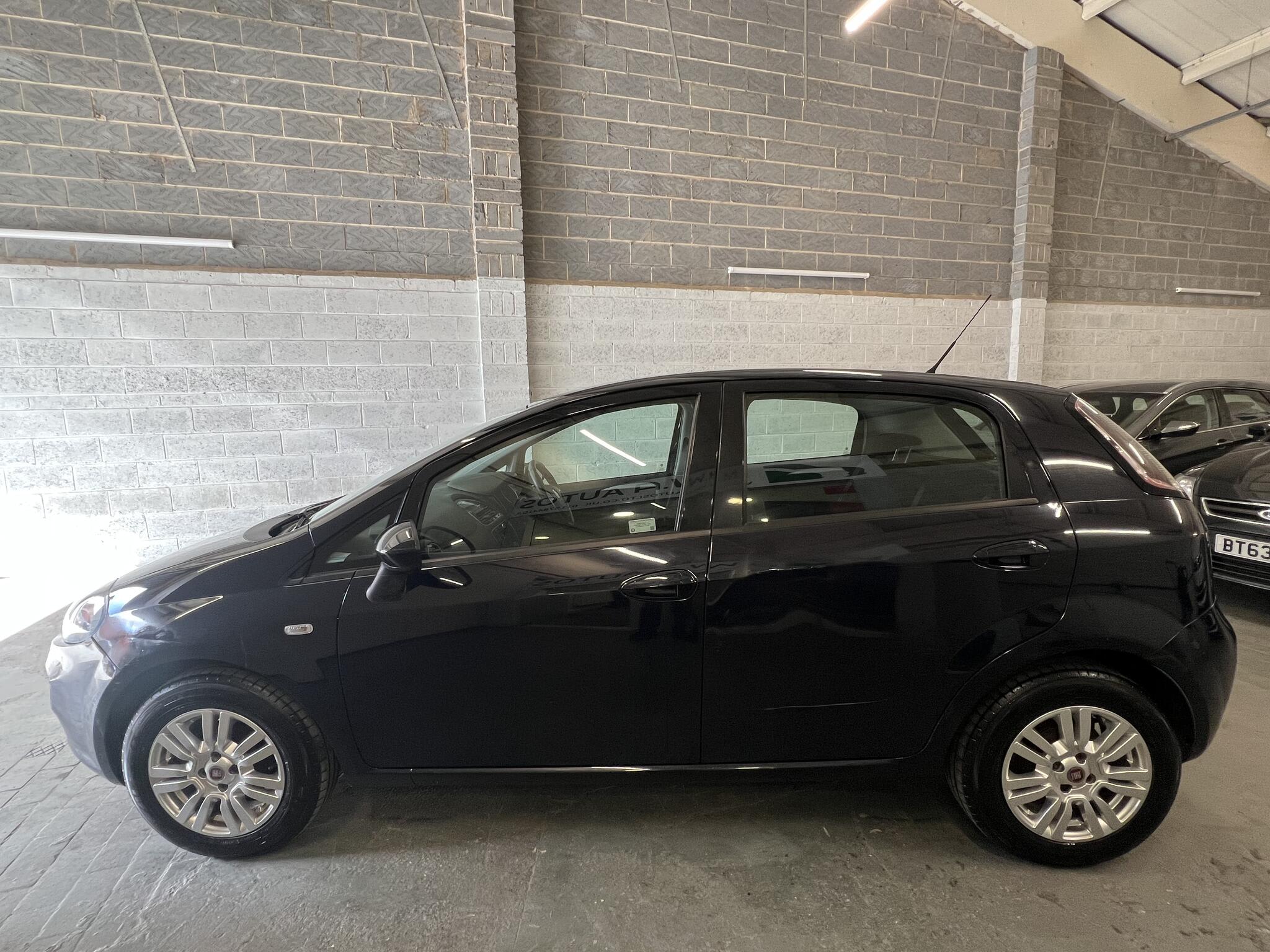 2014 Fiat Punto - Image 10