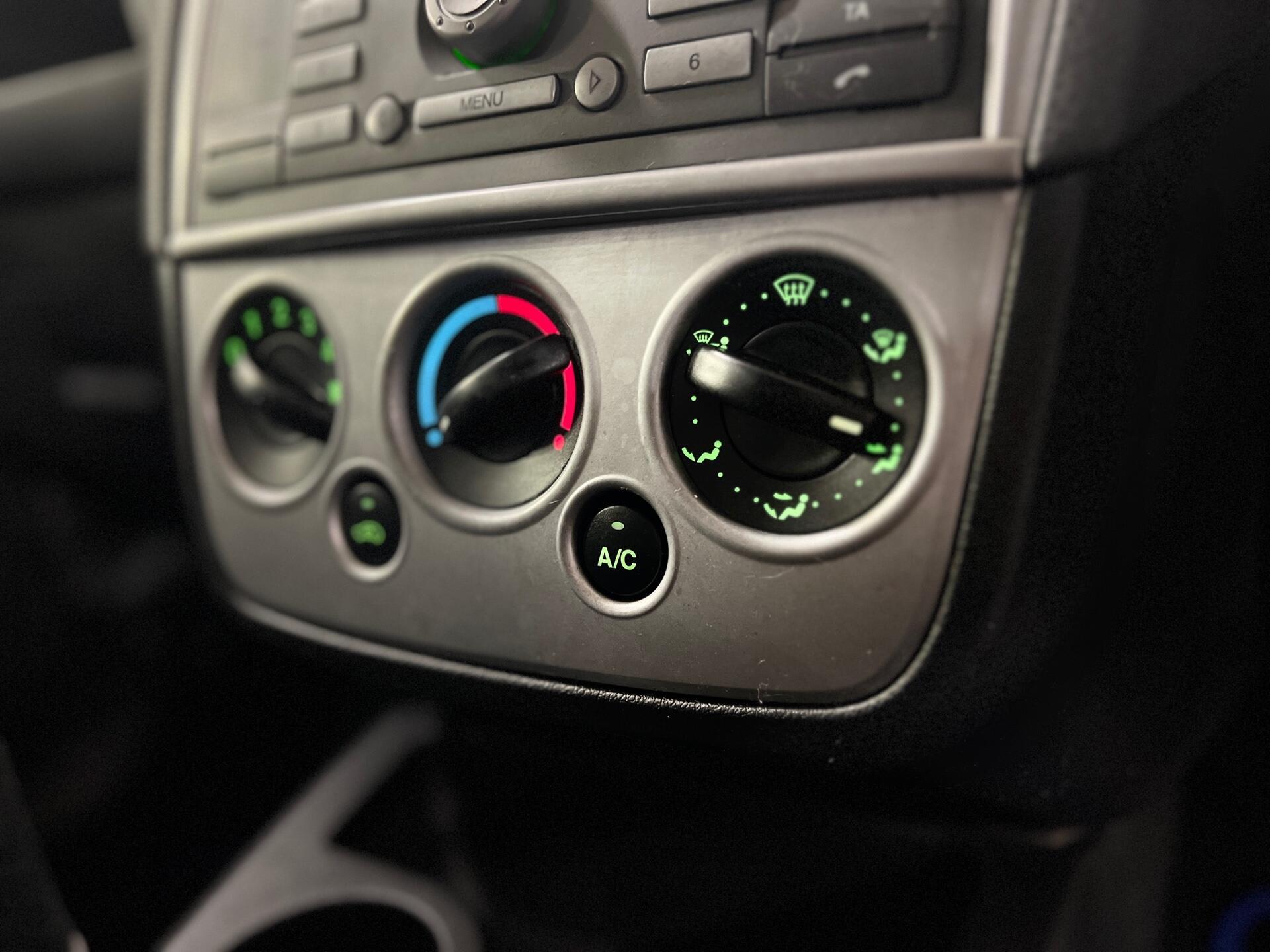 2009 Ford Fiesta - Image 28