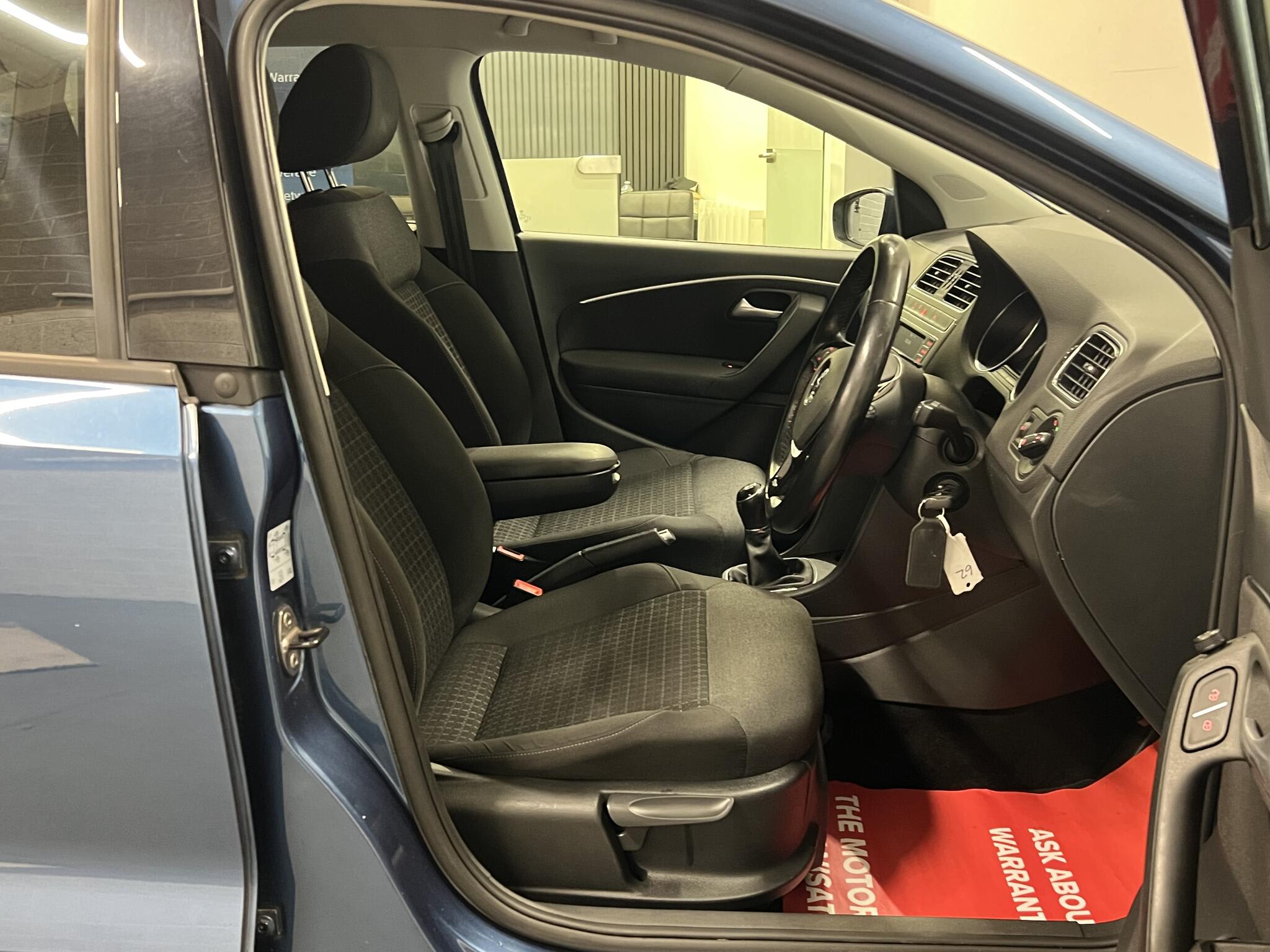 2015 Volkswagen Polo - Image 23