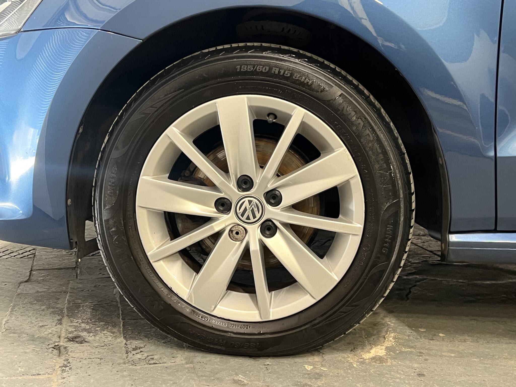 2015 Volkswagen Polo - Image 15