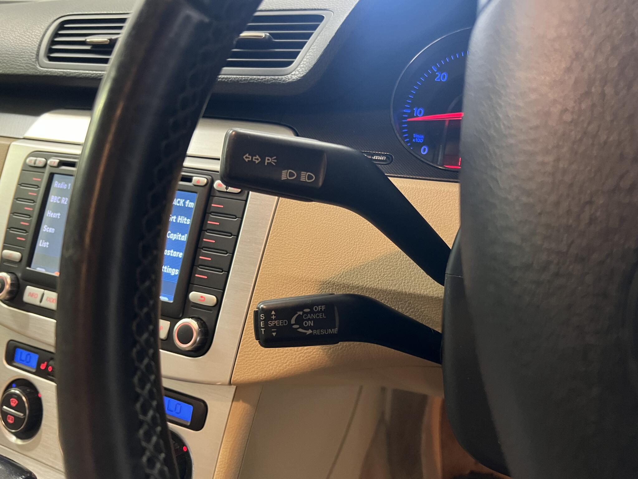 2007 Volkswagen Passat - Image 21