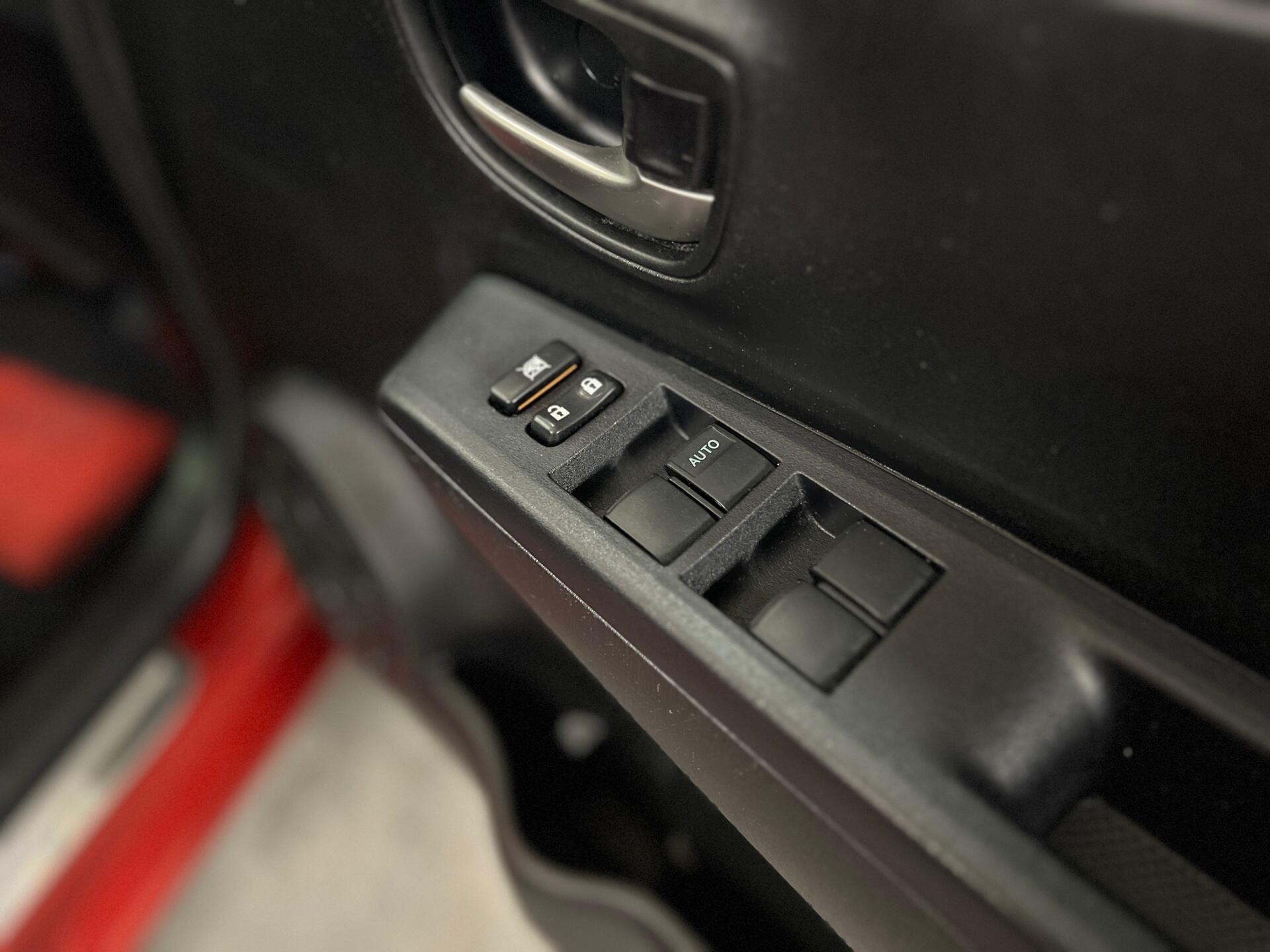 2014 Toyota Yaris - Image 25