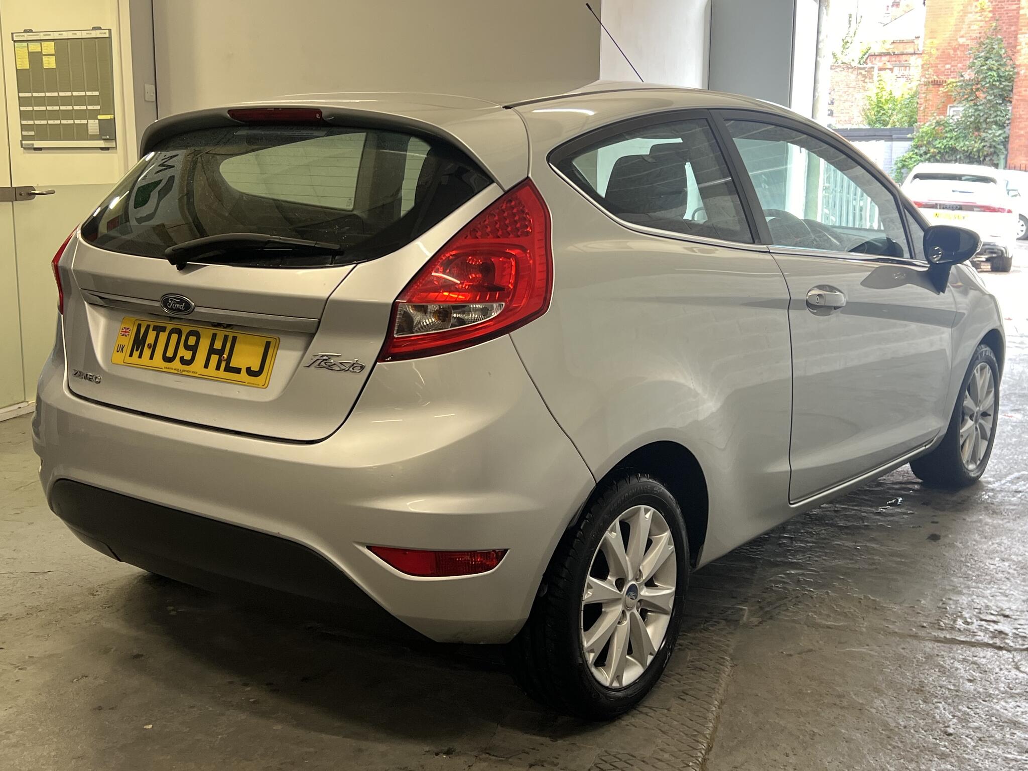 2009 Ford Fiesta - Image 7