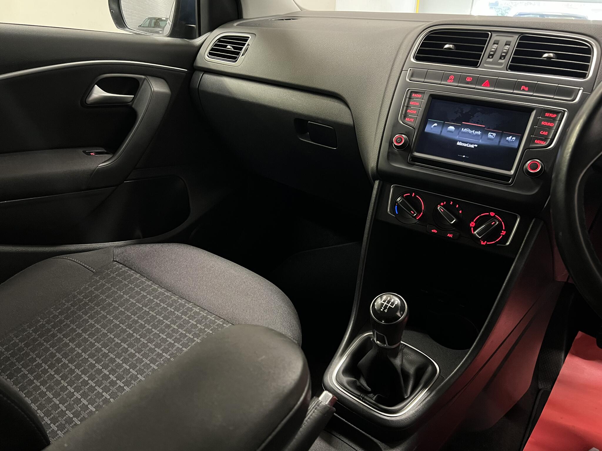 2015 Volkswagen Polo - Image 31