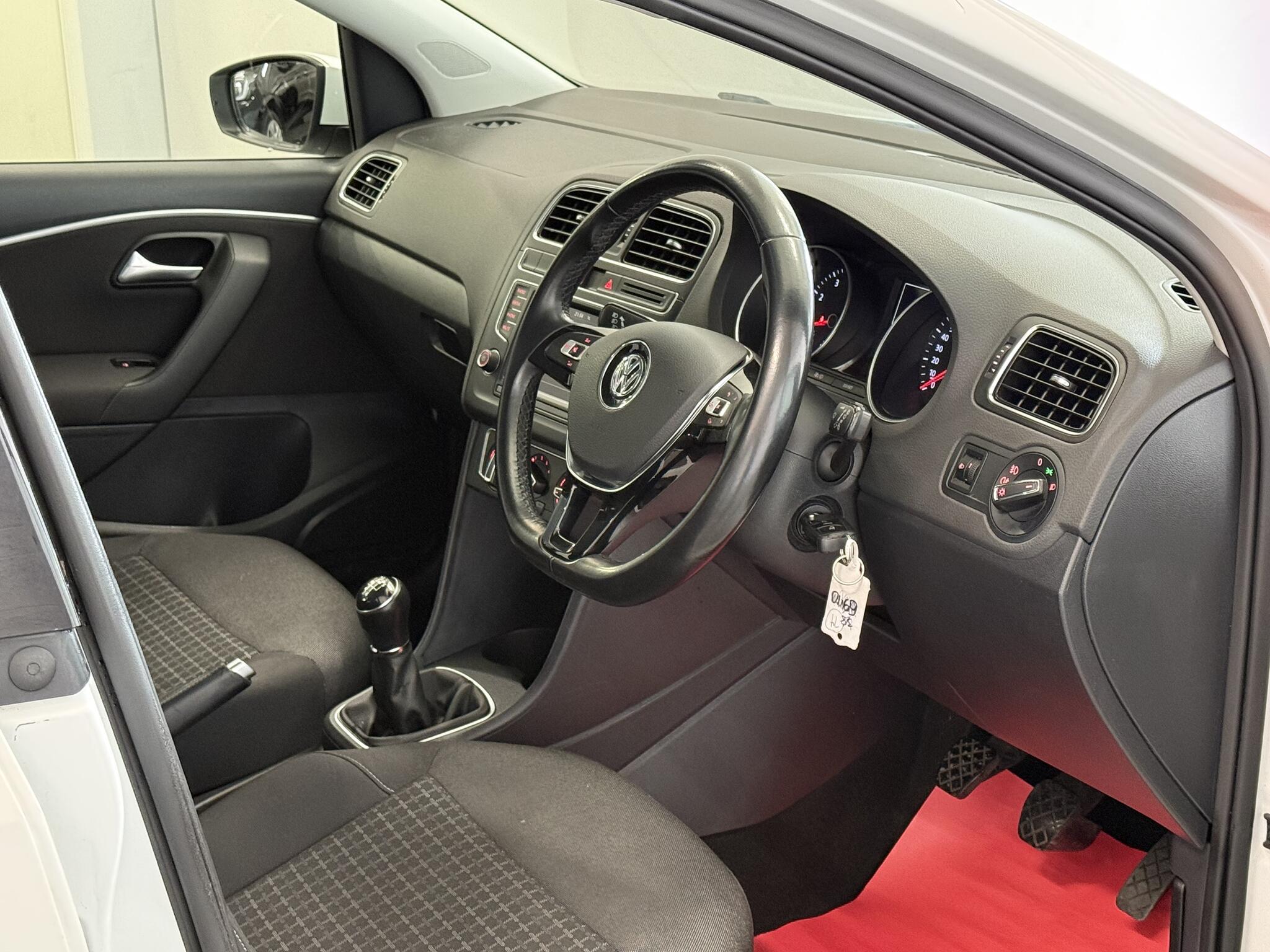 2014 Volkswagen Polo - Image 18