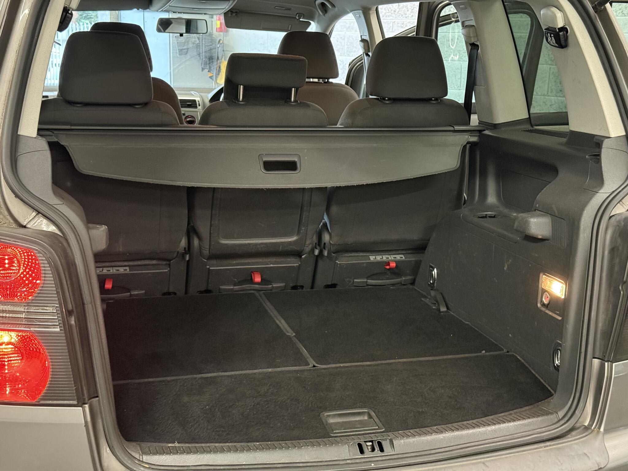 2010 Volkswagen Touran - Image 34