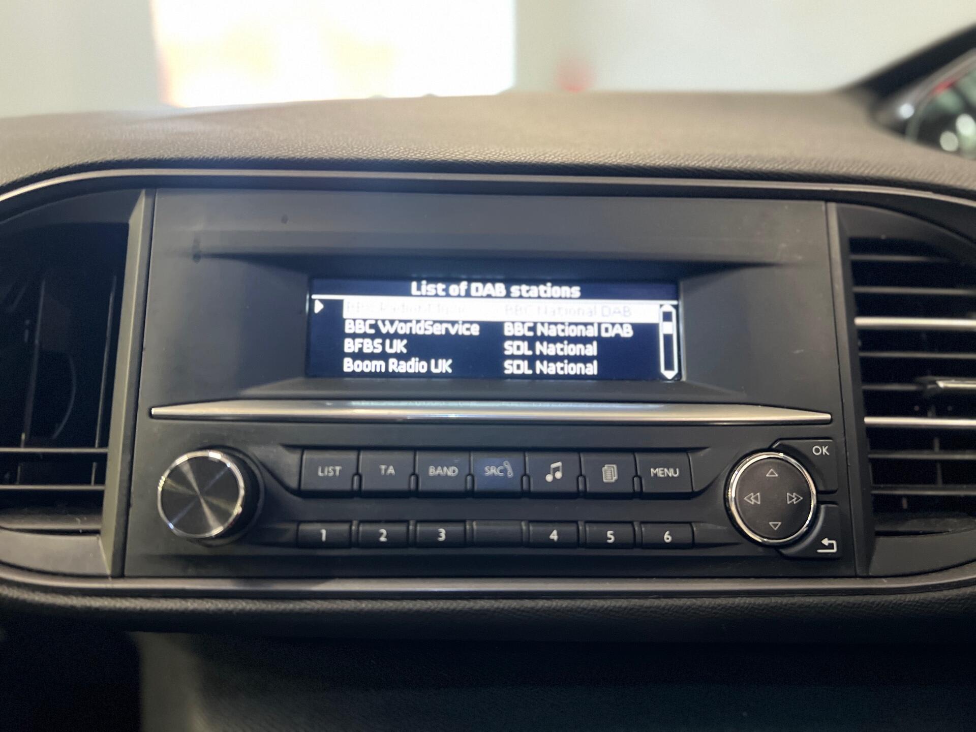 2017 Peugeot 308 - Image 35