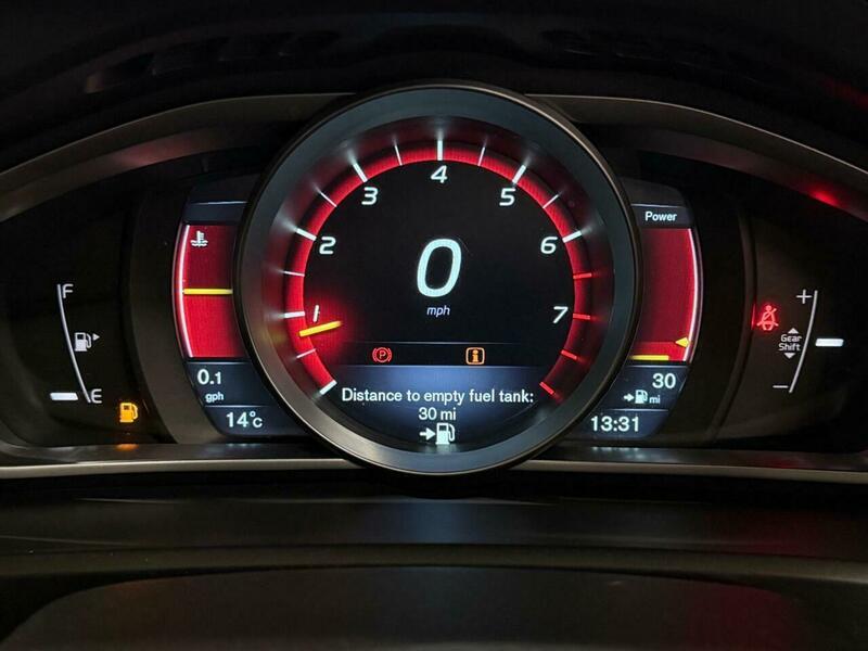 2015 Volvo V40 - Image 30