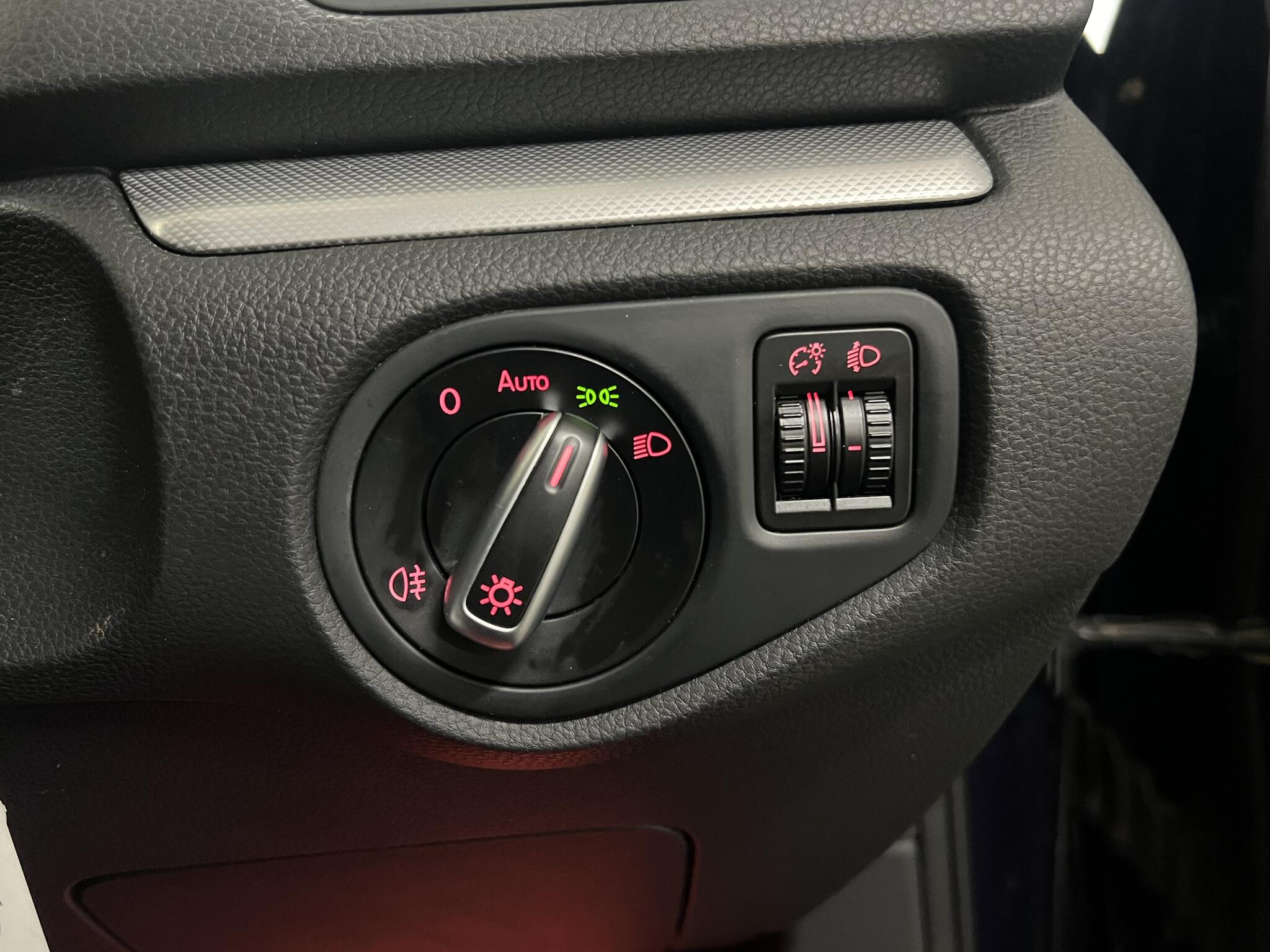 2012 Volkswagen Sharan - Image 26