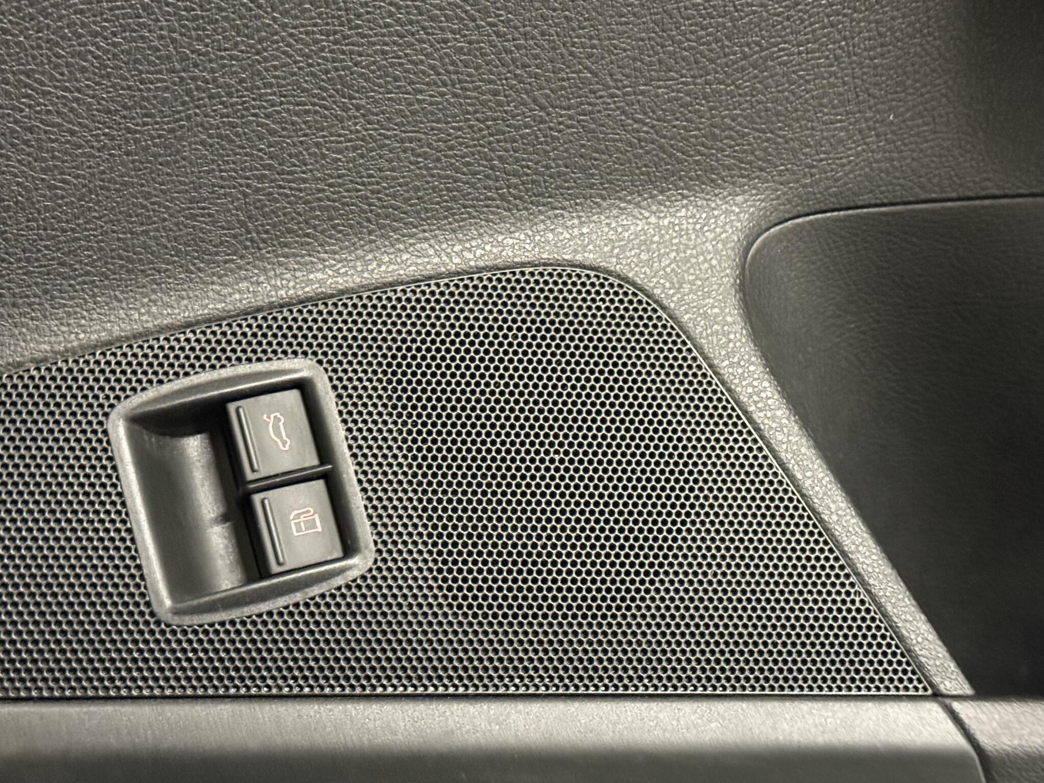 2007 Volkswagen Passat - Image 18